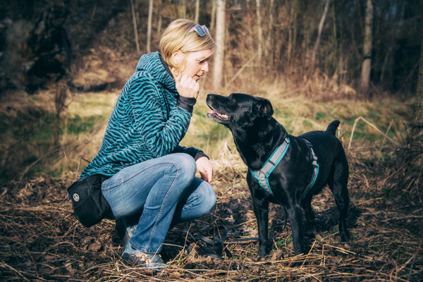 Hundetrainer Daniela Loibl, (c) Pixelnasen Karo Mayer Daniela Loibl, Zert. Hundetrainer